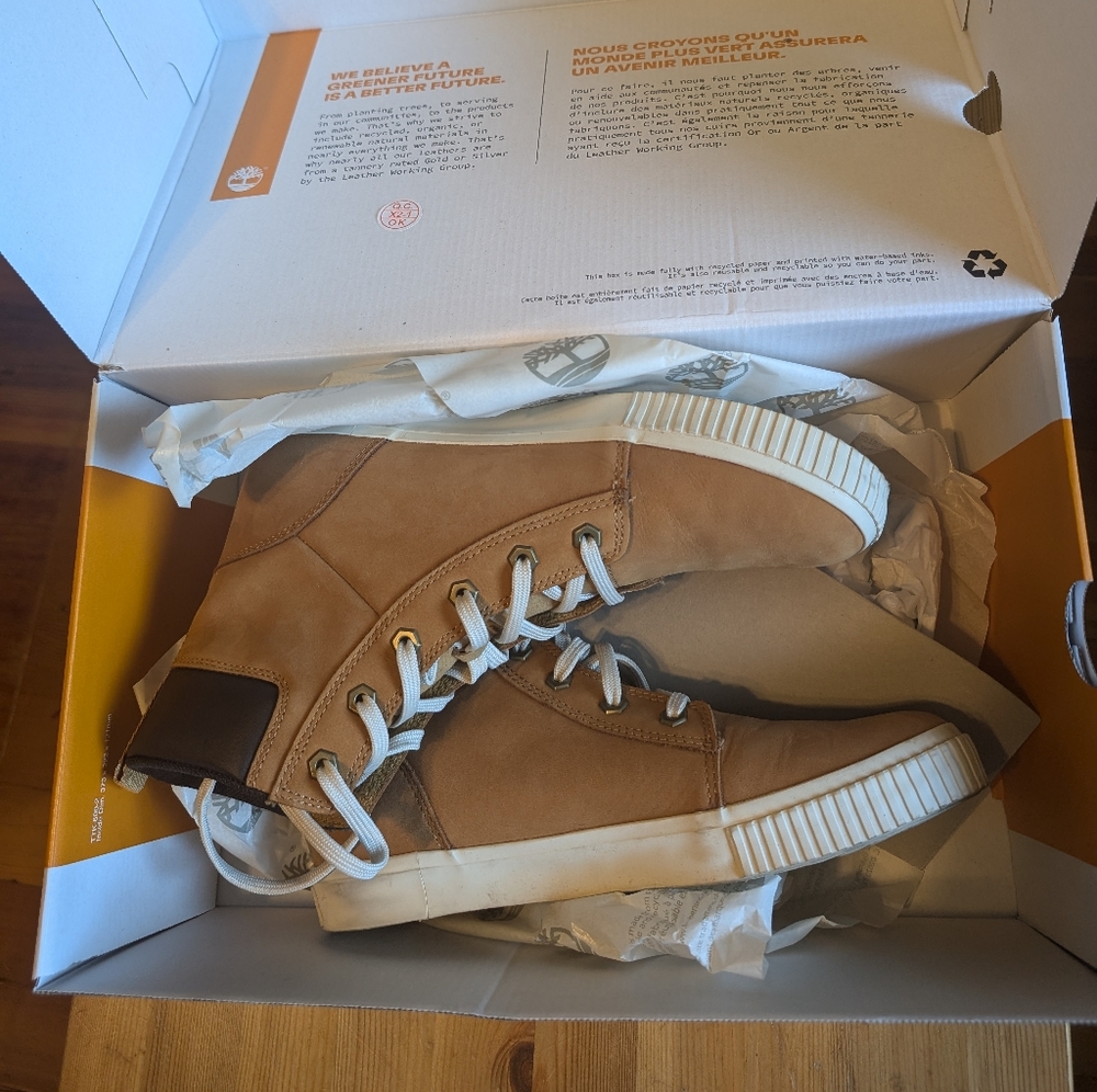 Timberlands Skyla boot, NWT